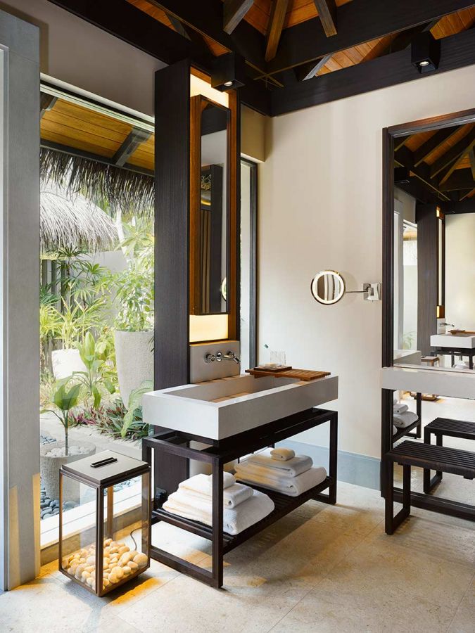 beach pool house bathroom