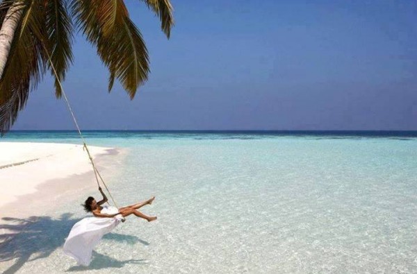 maldives-beach-swing