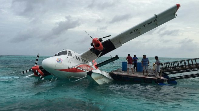 seaplane sinking maldives